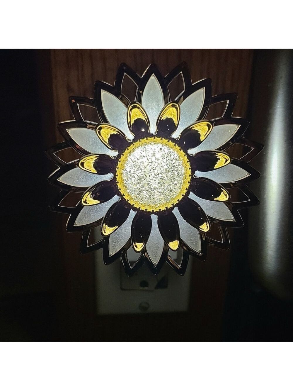 ROSE GOLD FLOWER NIGHTLIGHT WALLFLOWER PLUG - Picture 3 of 4